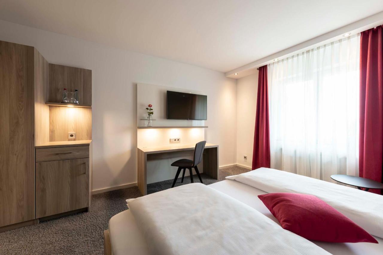 Hotel Gasthof Krone Niederstetten Bagian luar foto