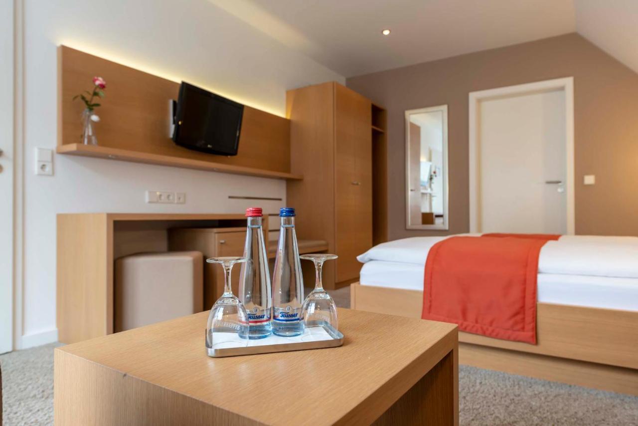 Hotel Gasthof Krone Niederstetten Bagian luar foto