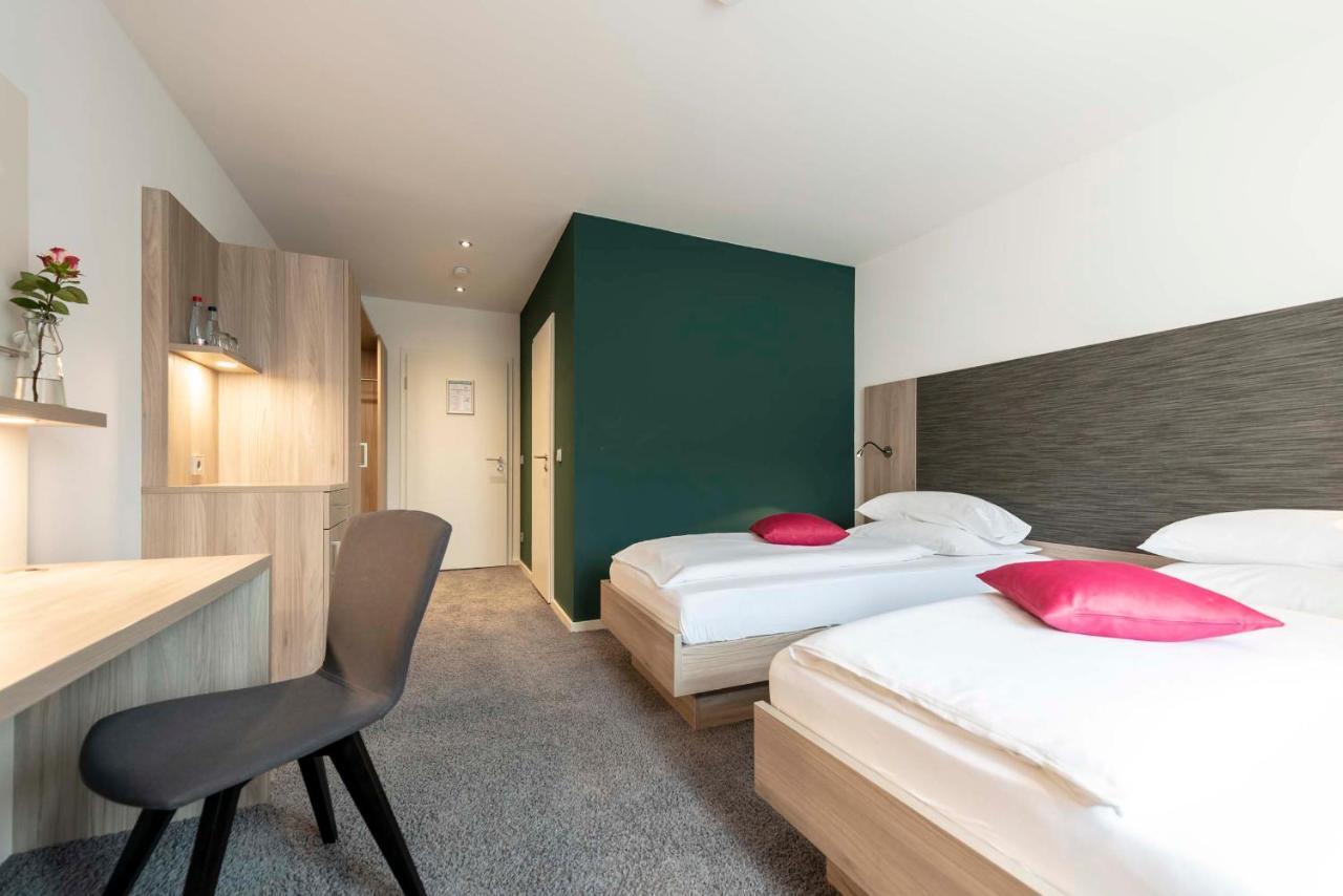 Hotel Gasthof Krone Niederstetten Bagian luar foto